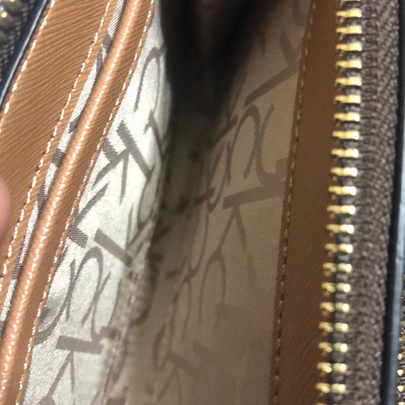 Calvin Klein - Picture 5 of 6